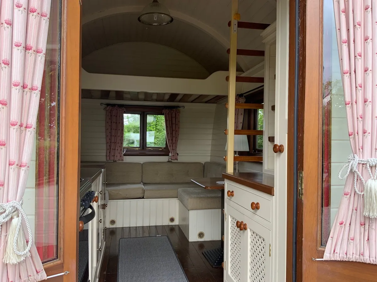 Gypsy Caravan Glamping Pod Office – 12ft x 7ft - Image 4