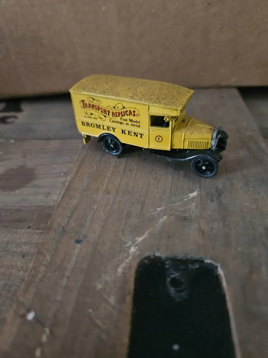Corgi Varney Ford Van - Image 3