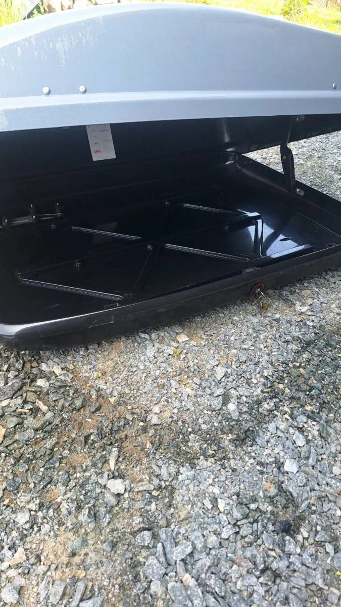 Hyundai tucson roof rail and box - Image 1