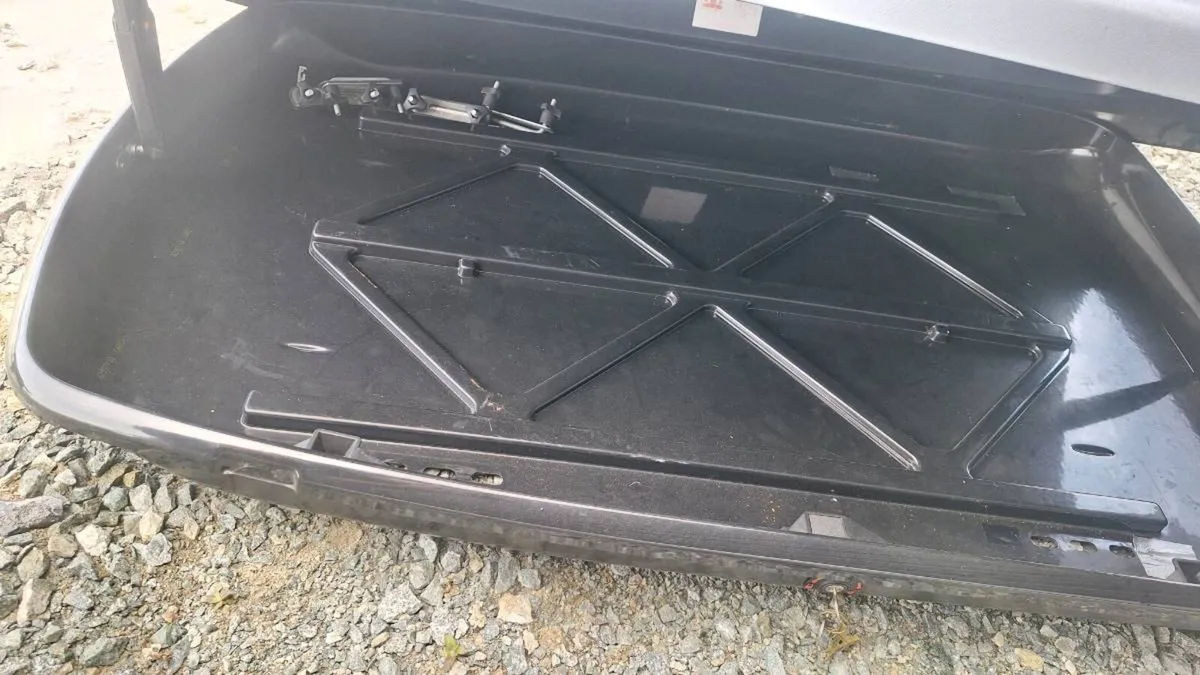 Hyundai tucson roof rail and box - Image 2