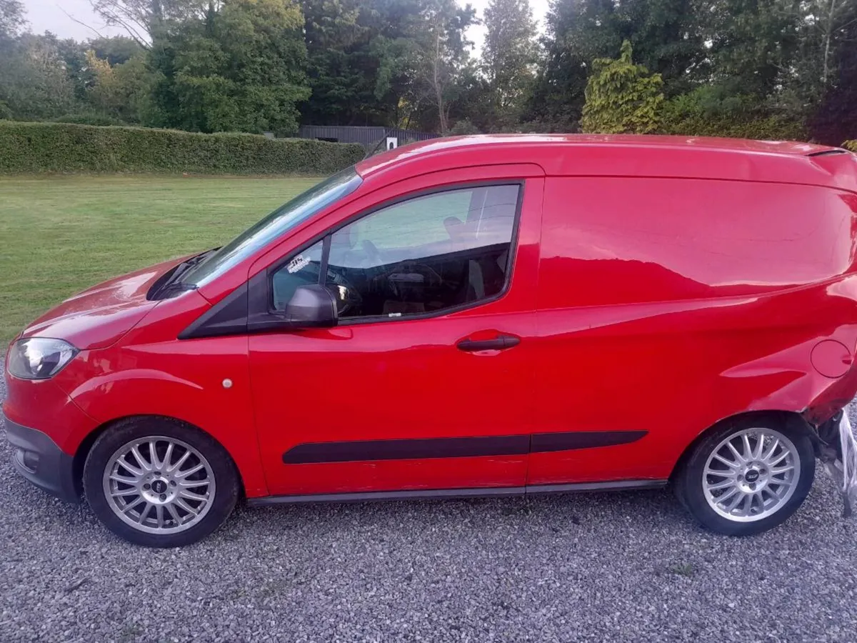 Ford Transit Courier - Image 3