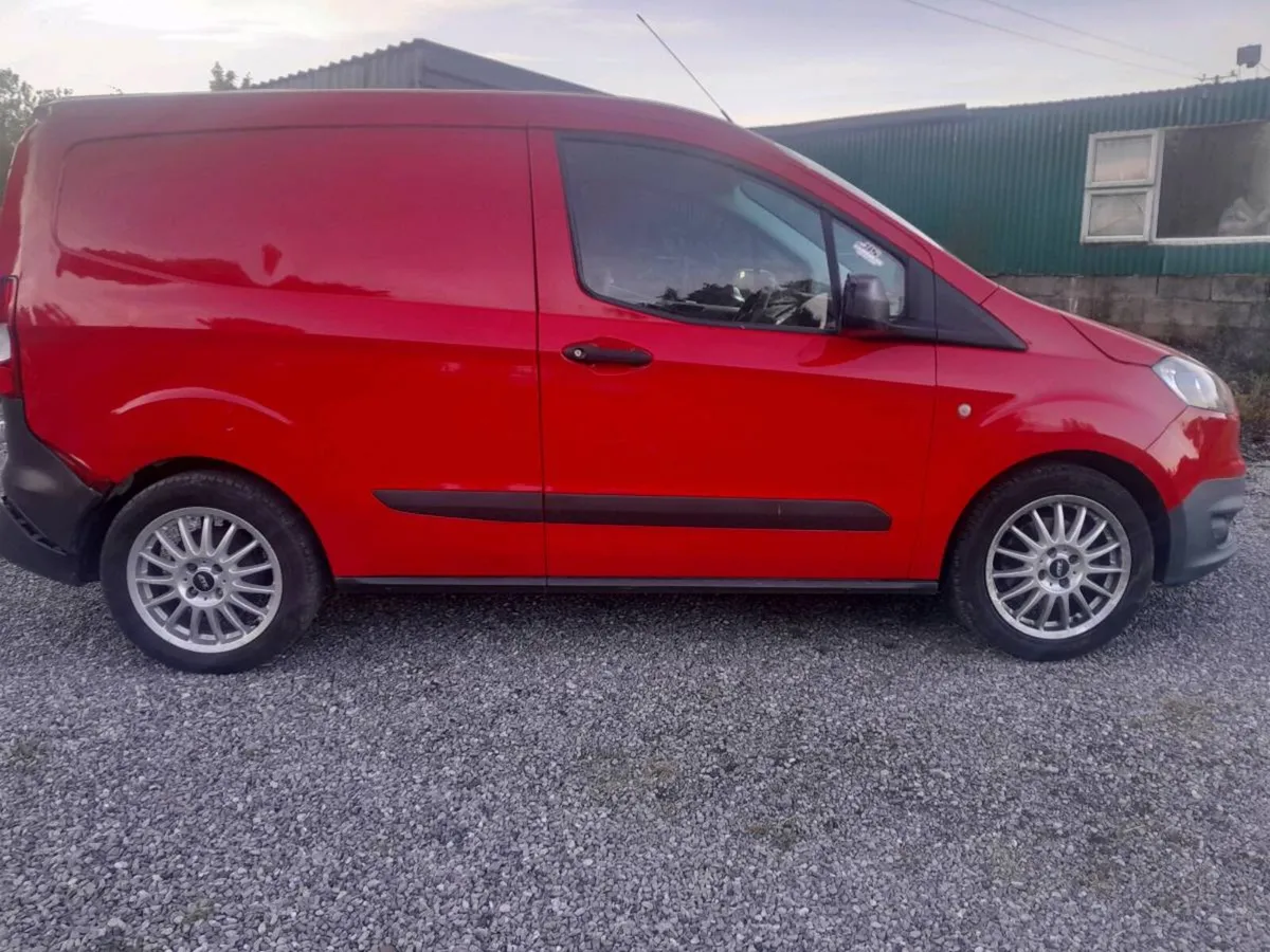 Ford Transit Courier - Image 2