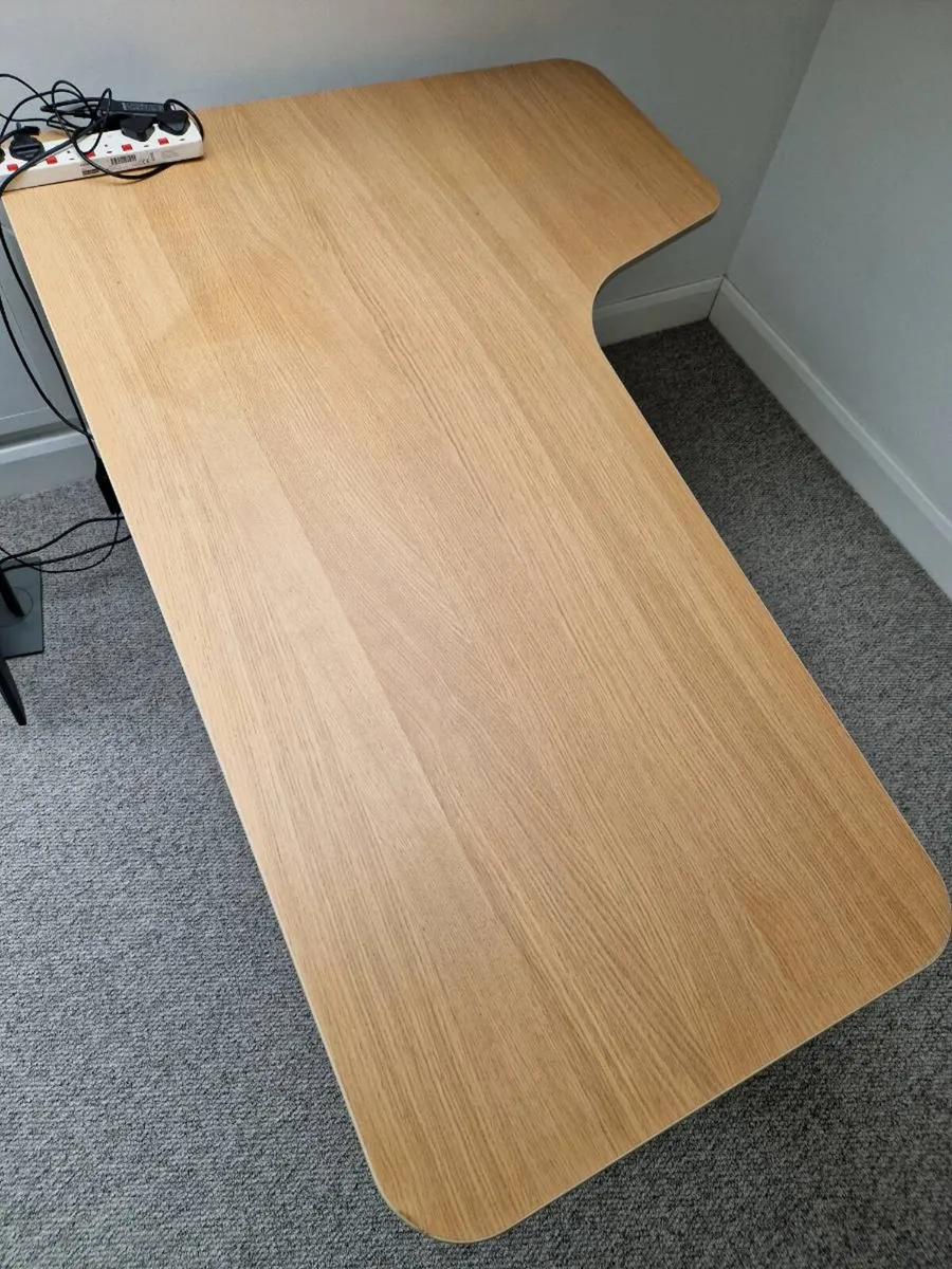 Adjustable height Desk Ikea Bekant - Image 3