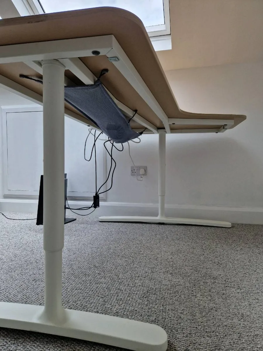 Adjustable height Desk Ikea Bekant - Image 4