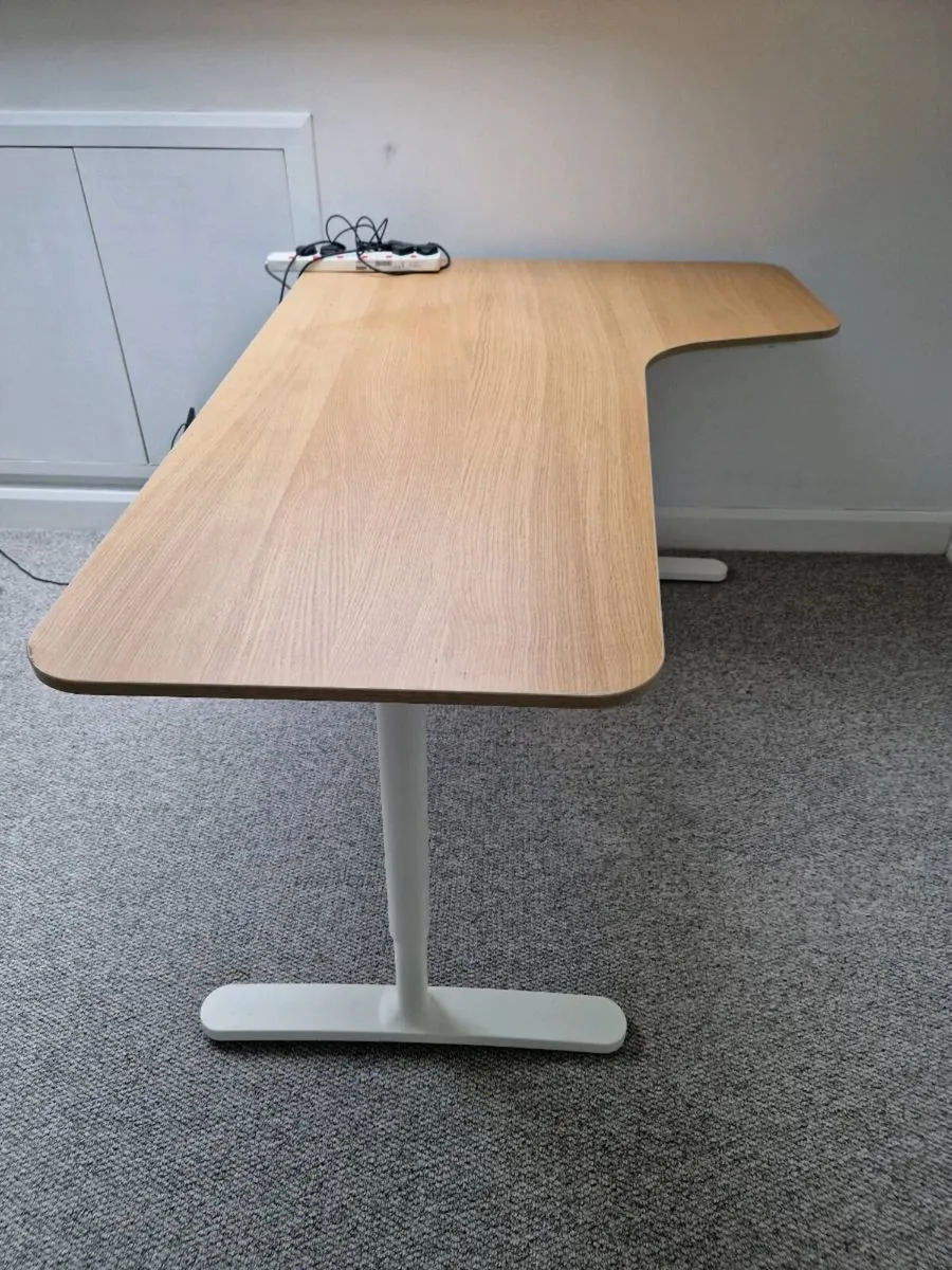 Adjustable height Desk Ikea Bekant - Image 1