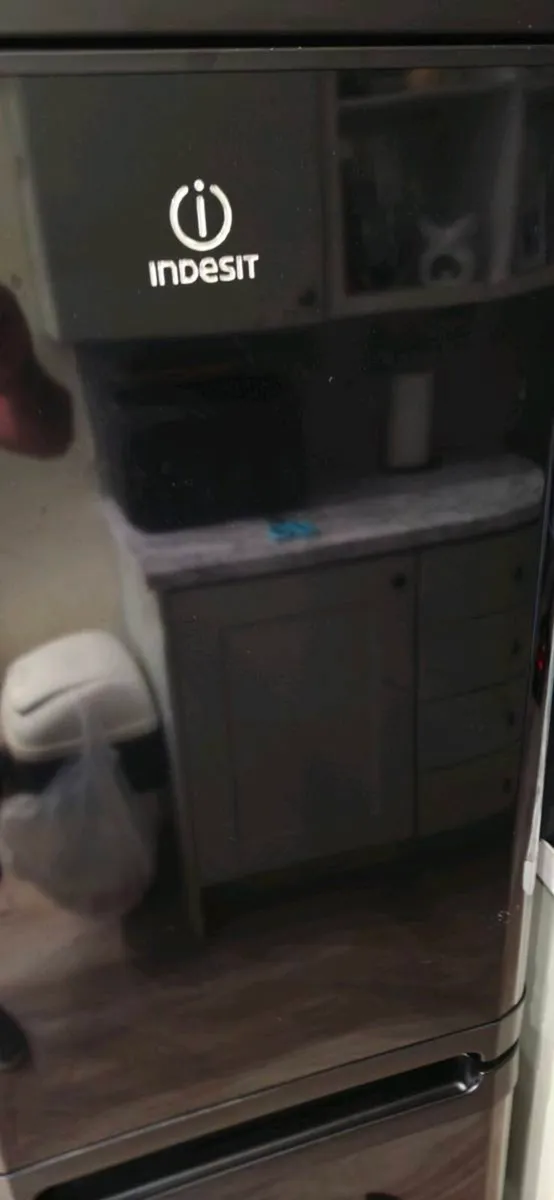 INDESIT Fridge freezer - Image 2