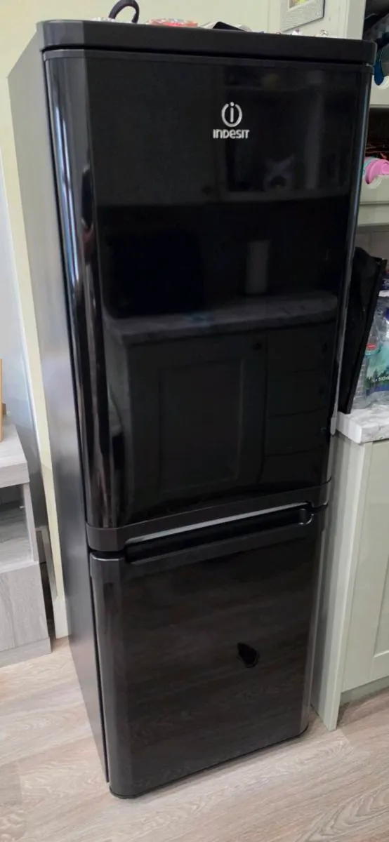 INDESIT Fridge freezer - Image 1