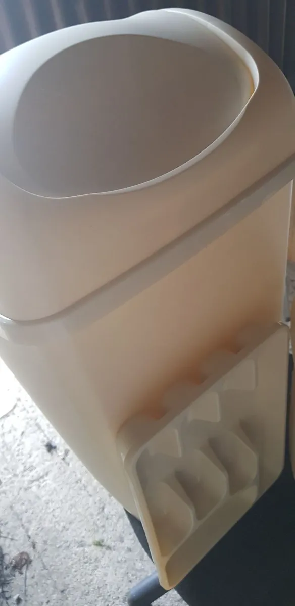 Kitchen bins - Image 4