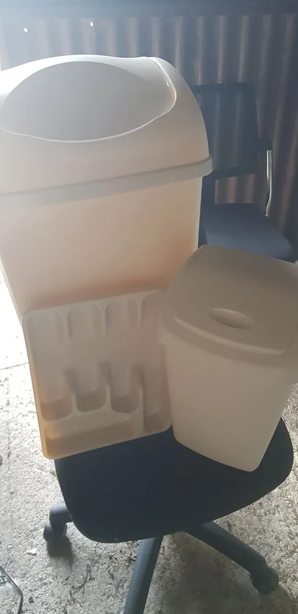 Kitchen bins - Image 1