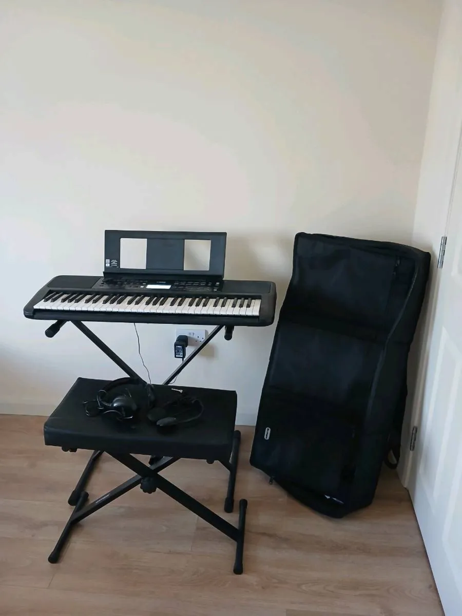 Yamaha PSR E 383 Keyboard set - Image 1