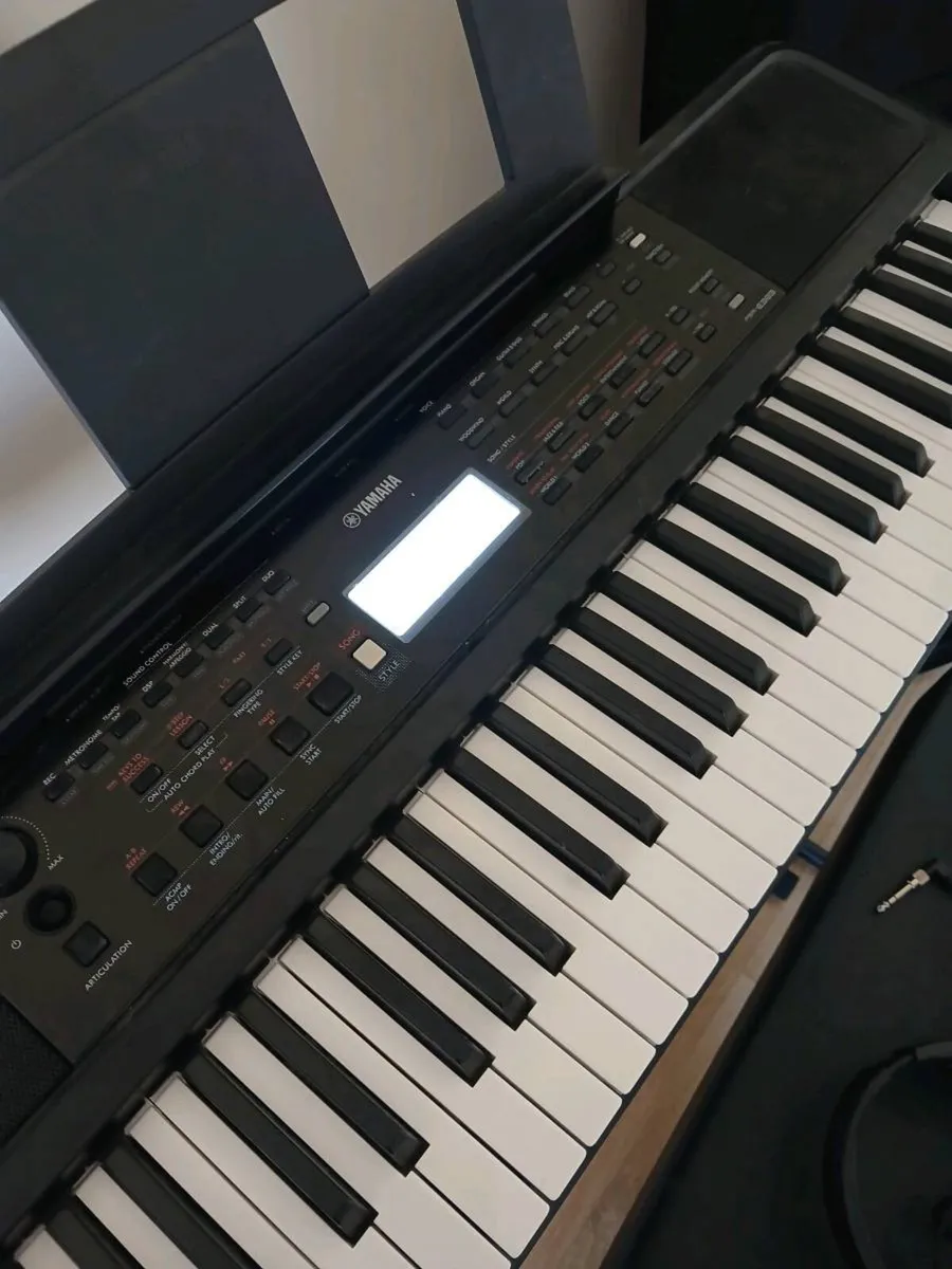 Yamaha PSR E 383 Keyboard set - Image 2