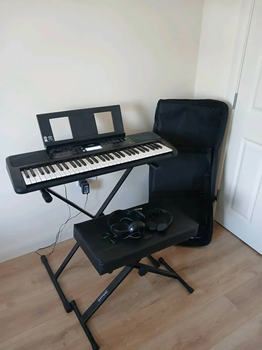 Yamaha PSR E 383 Keyboard set - Image 3