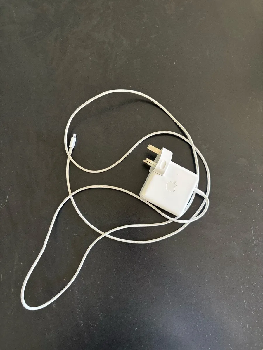 Apple charger USB-C to USB-C