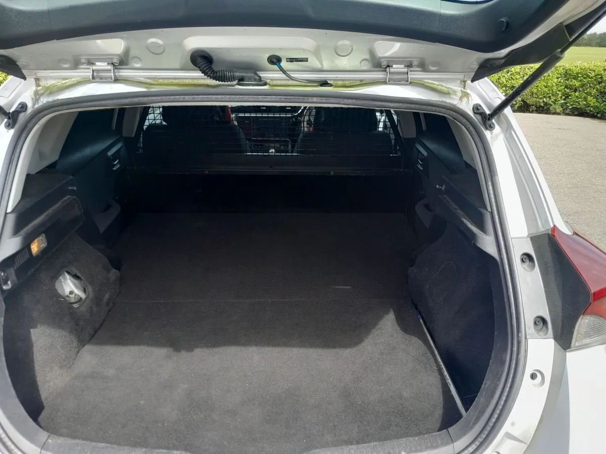 Toyota Auris 2016 - Image 4