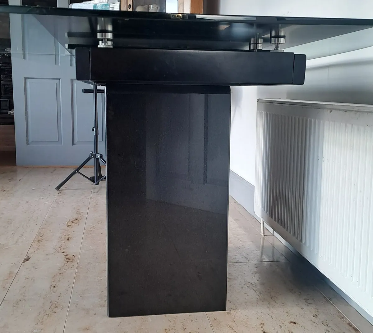 Dining table - Image 1