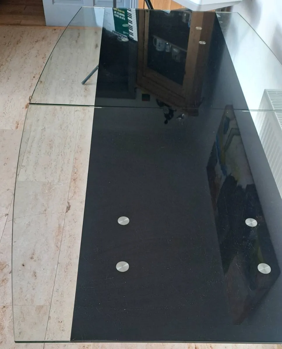 Dining table - Image 2
