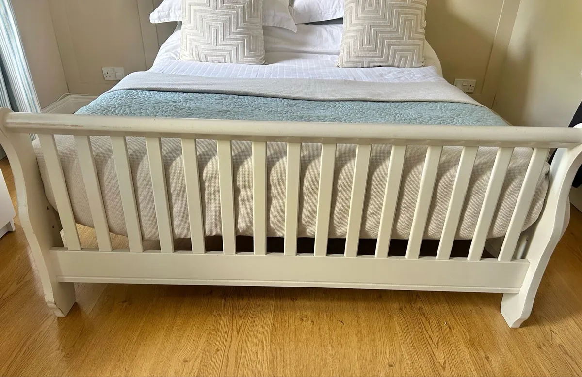 Wooden bed frame - Image 3