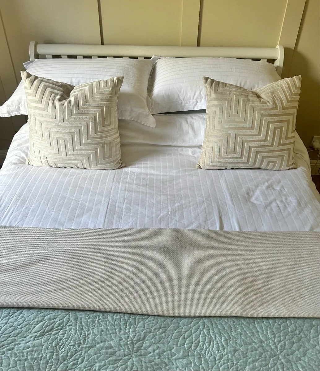 Wooden bed frame - Image 2