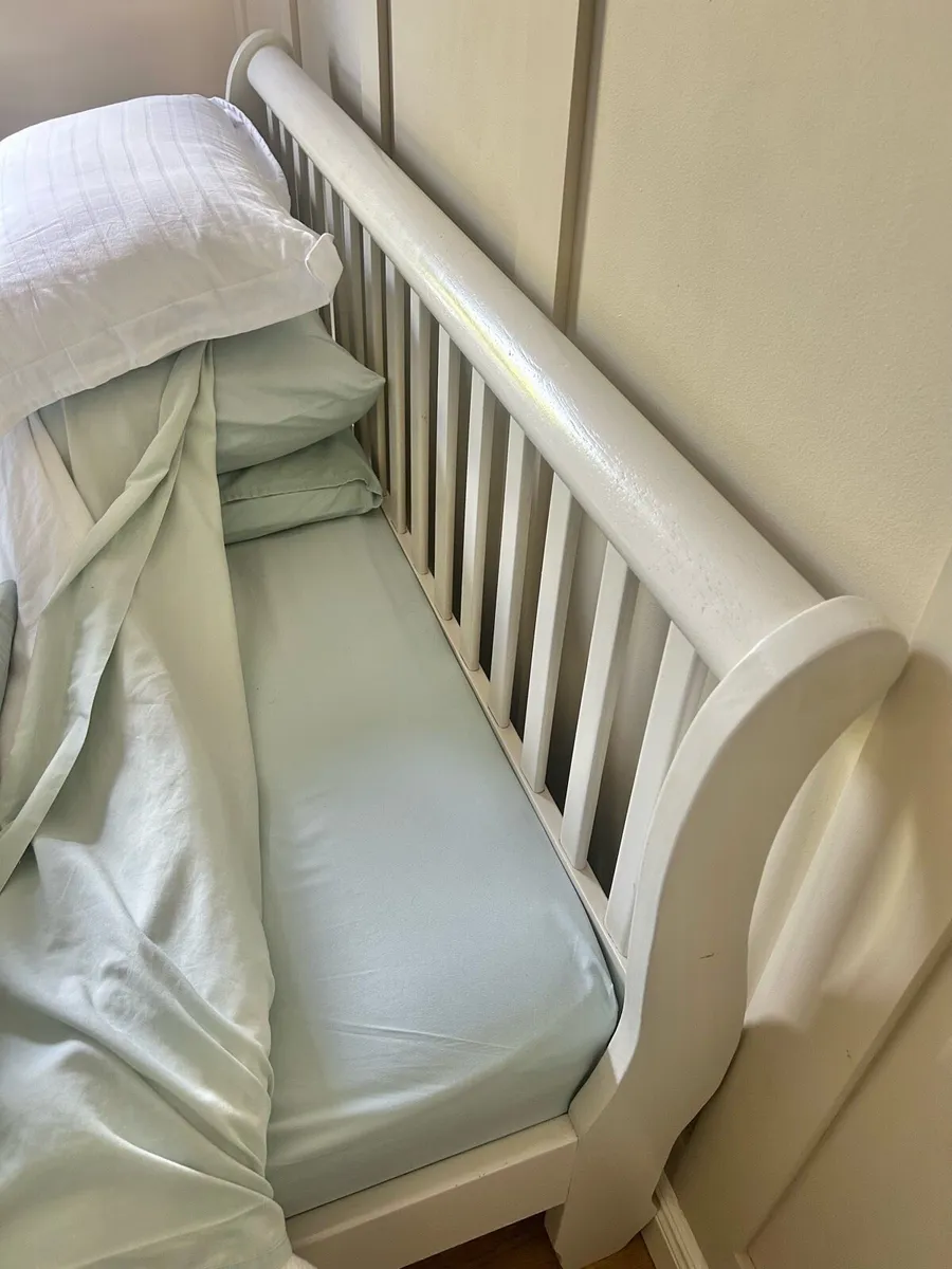 Wooden bed frame - Image 4