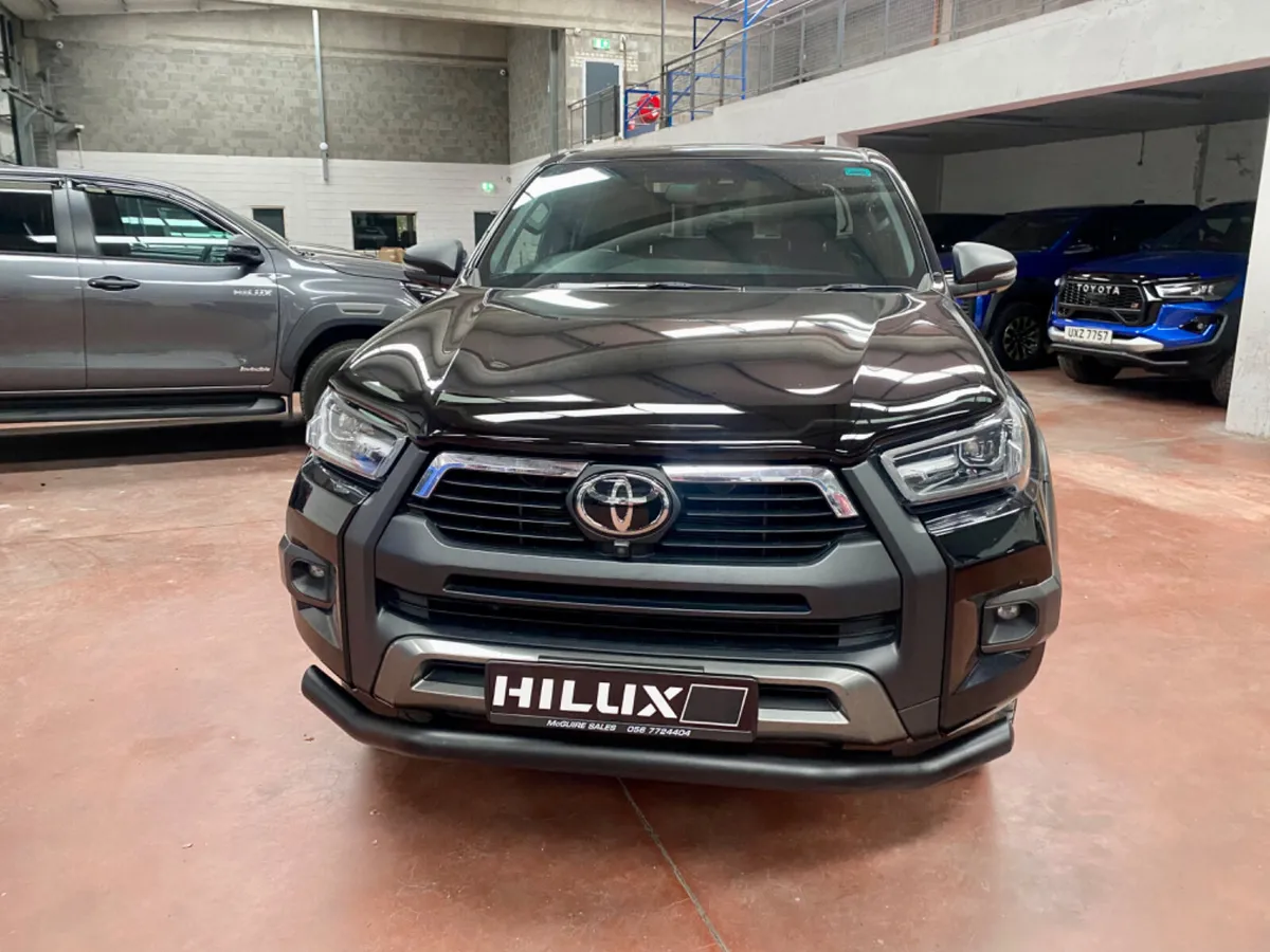 2023  Toyota Hilux 2.8 Invincible X - Image 2
