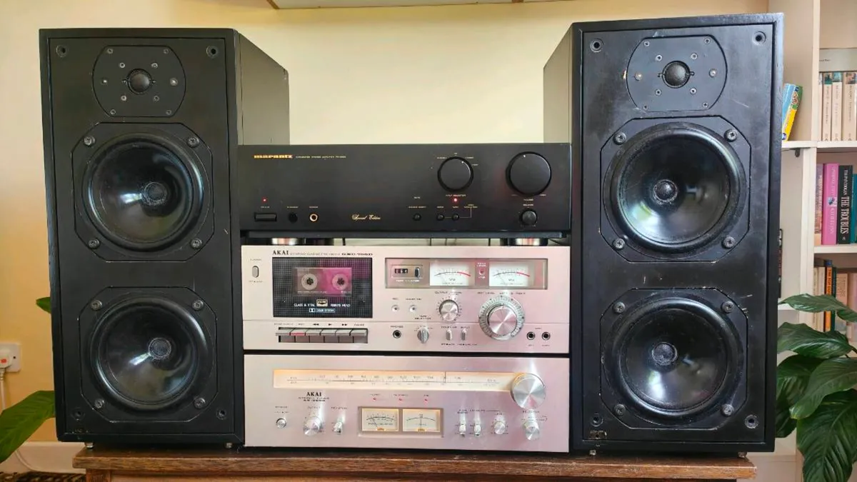 Marantz, Akai, B&W - Image 1