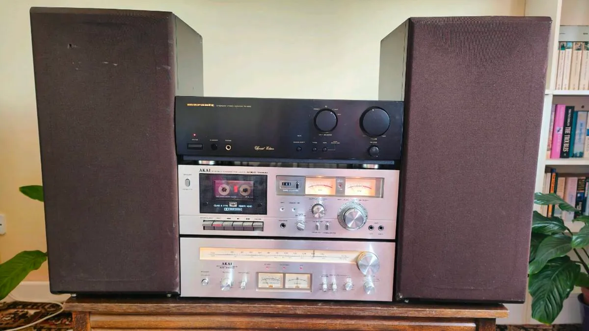 Marantz, Akai, B&W - Image 3