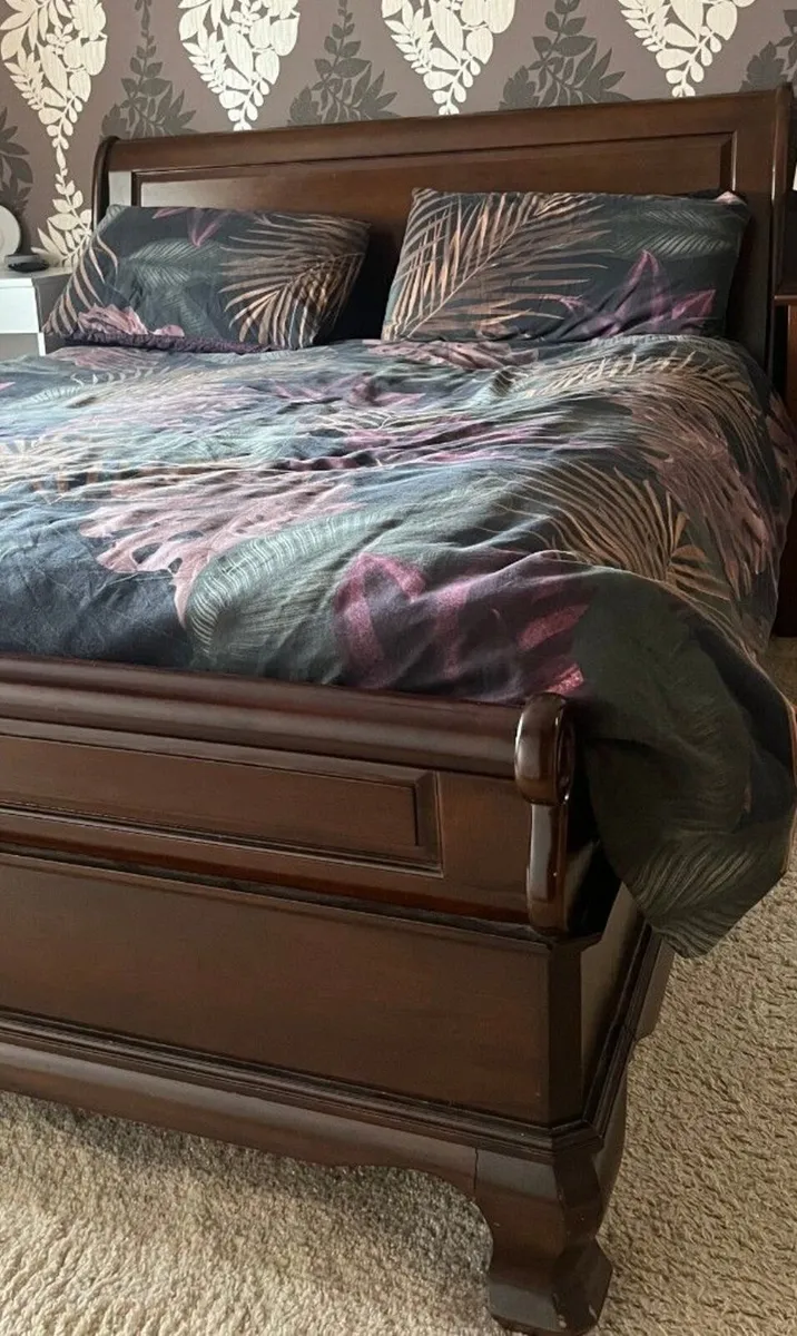 King size bed - Image 2