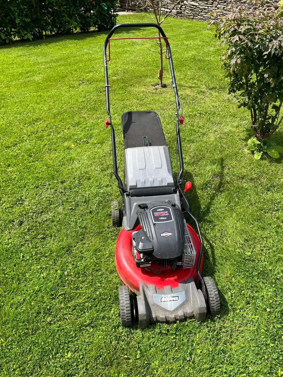 SNAPPER BRIGGS & STRATTON 19” PETROL LAWNMOWER - Image 1