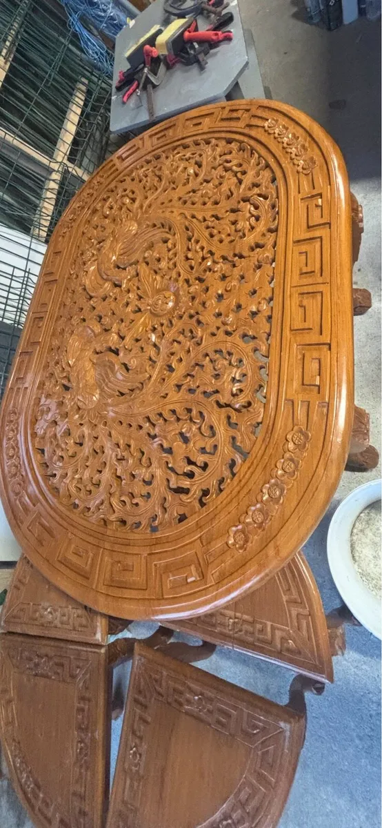 Vintage carved wooden coffee table with 4 nestling - Image 1