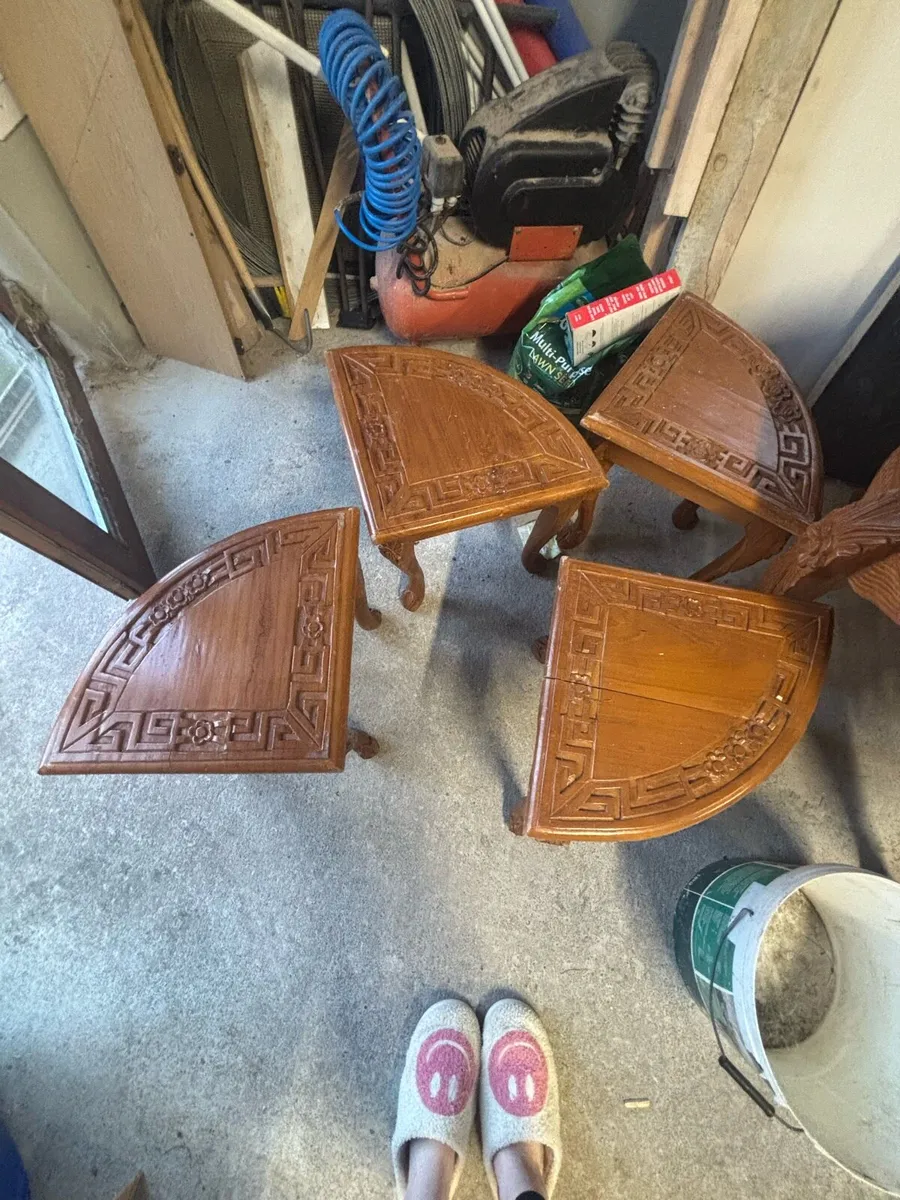 Vintage carved wooden coffee table with 4 nestling - Image 3