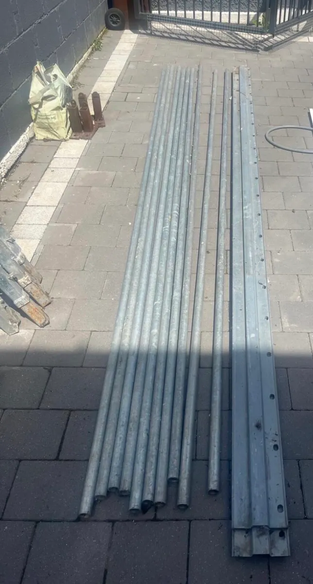 Safety rail - Image 1