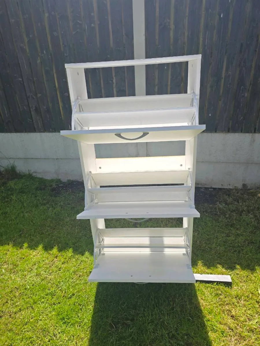 Shoe rack- Fee to Collect - Image 2