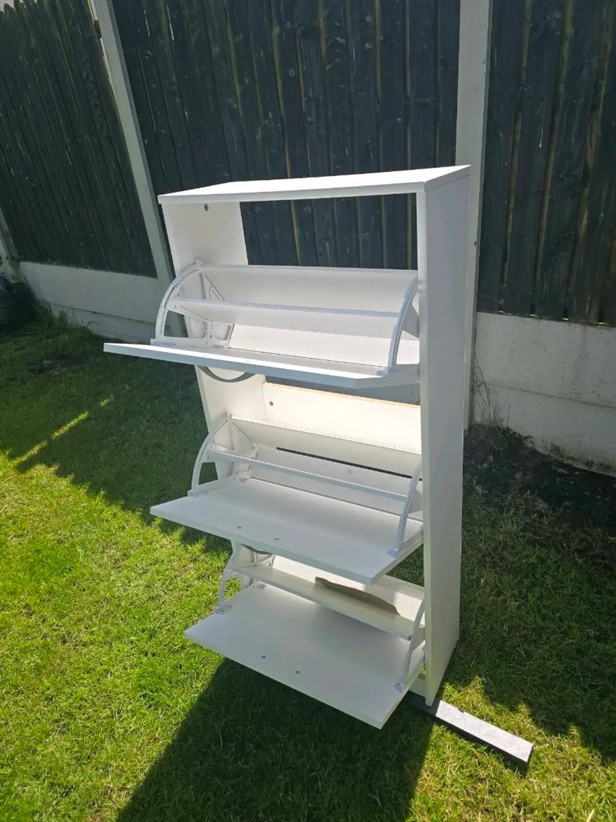 Shoe rack- Fee to Collect - Image 4