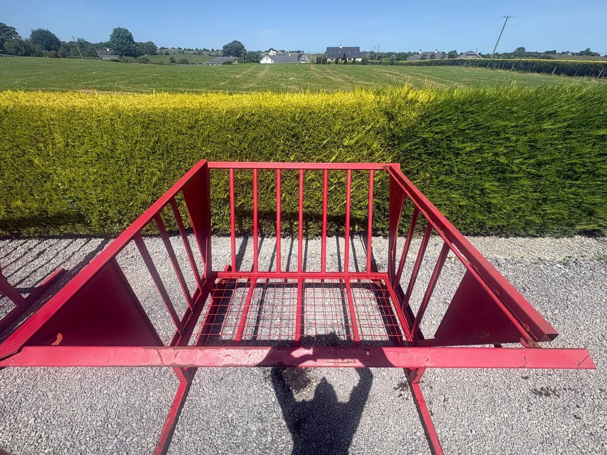 2 Round Bale Feeder’s - Image 3