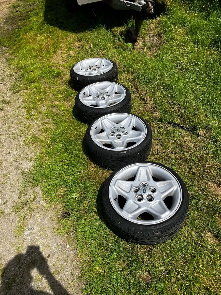 Land Rover Mondials - Image 1