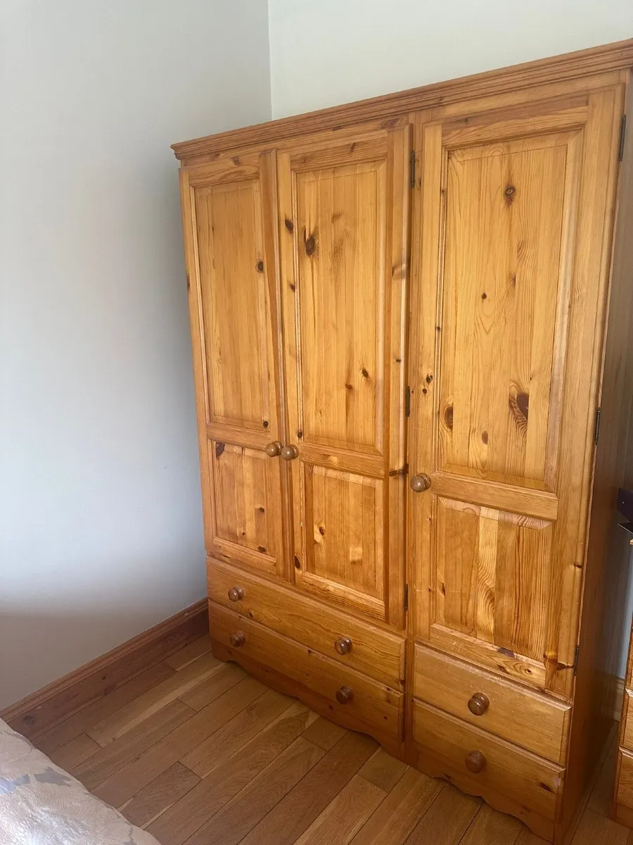 Double Bed and Wardrobe - Image 4
