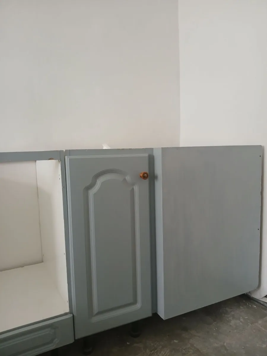 Kitchen and worktop or sale - Image 2
