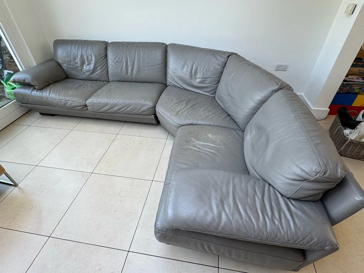 Couch - Image 2