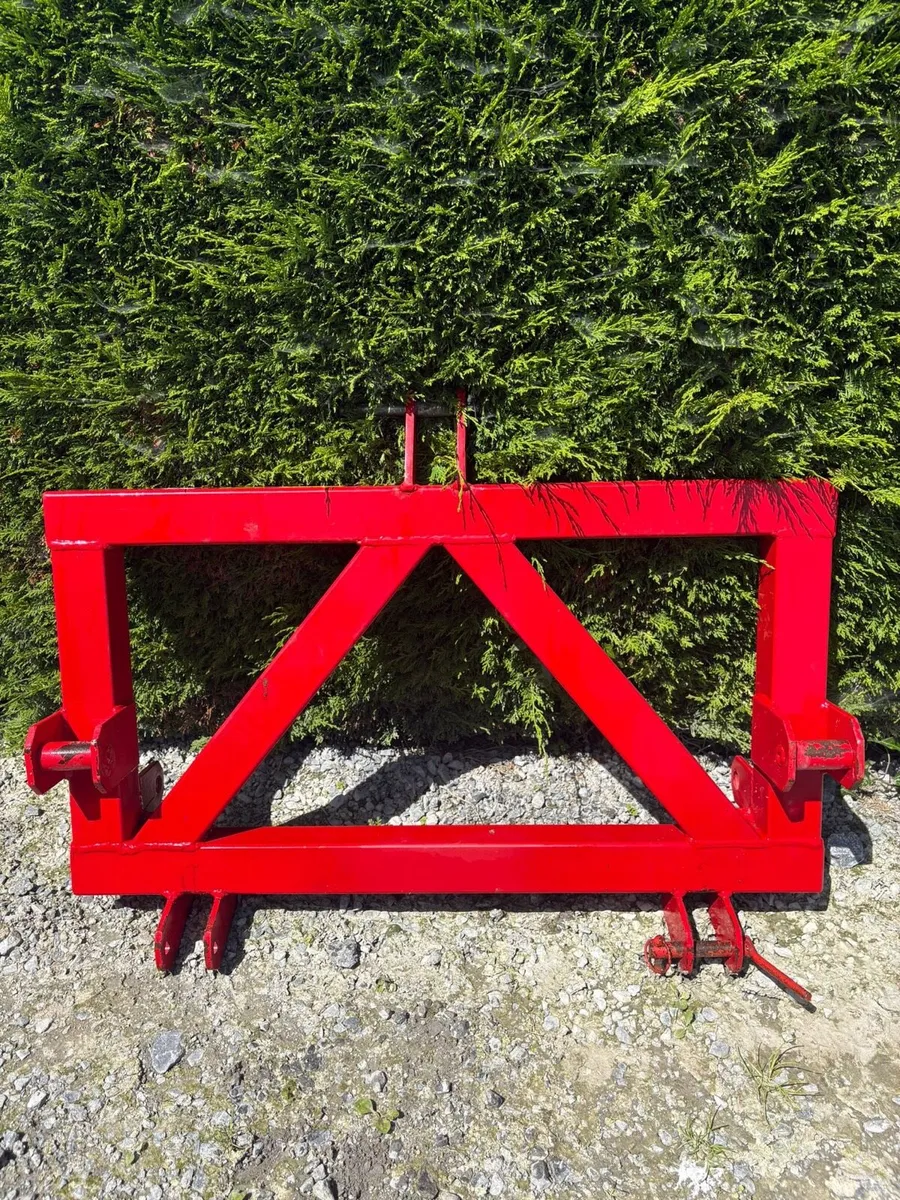 Euro bracket attachment for rear end of tractor - Image 1