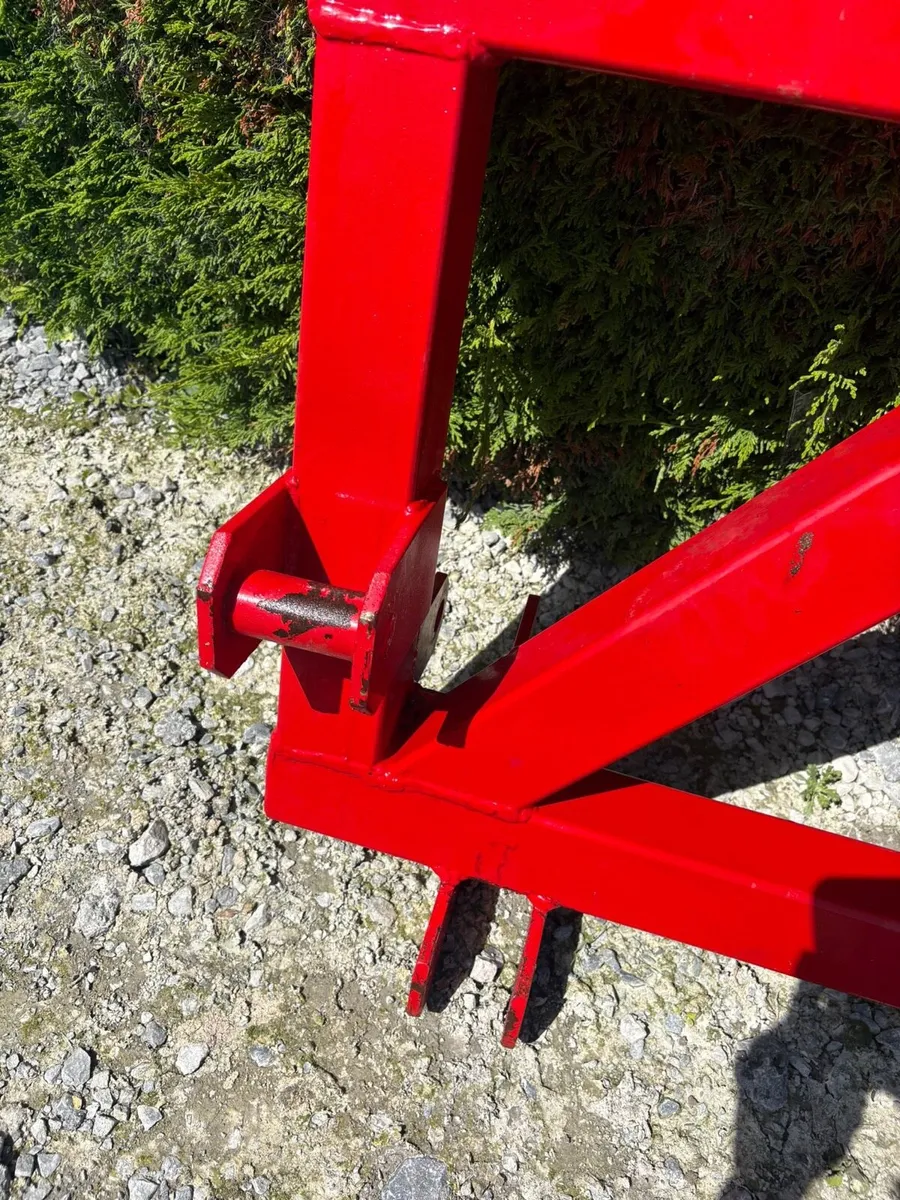 Euro bracket attachment for rear end of tractor - Image 2