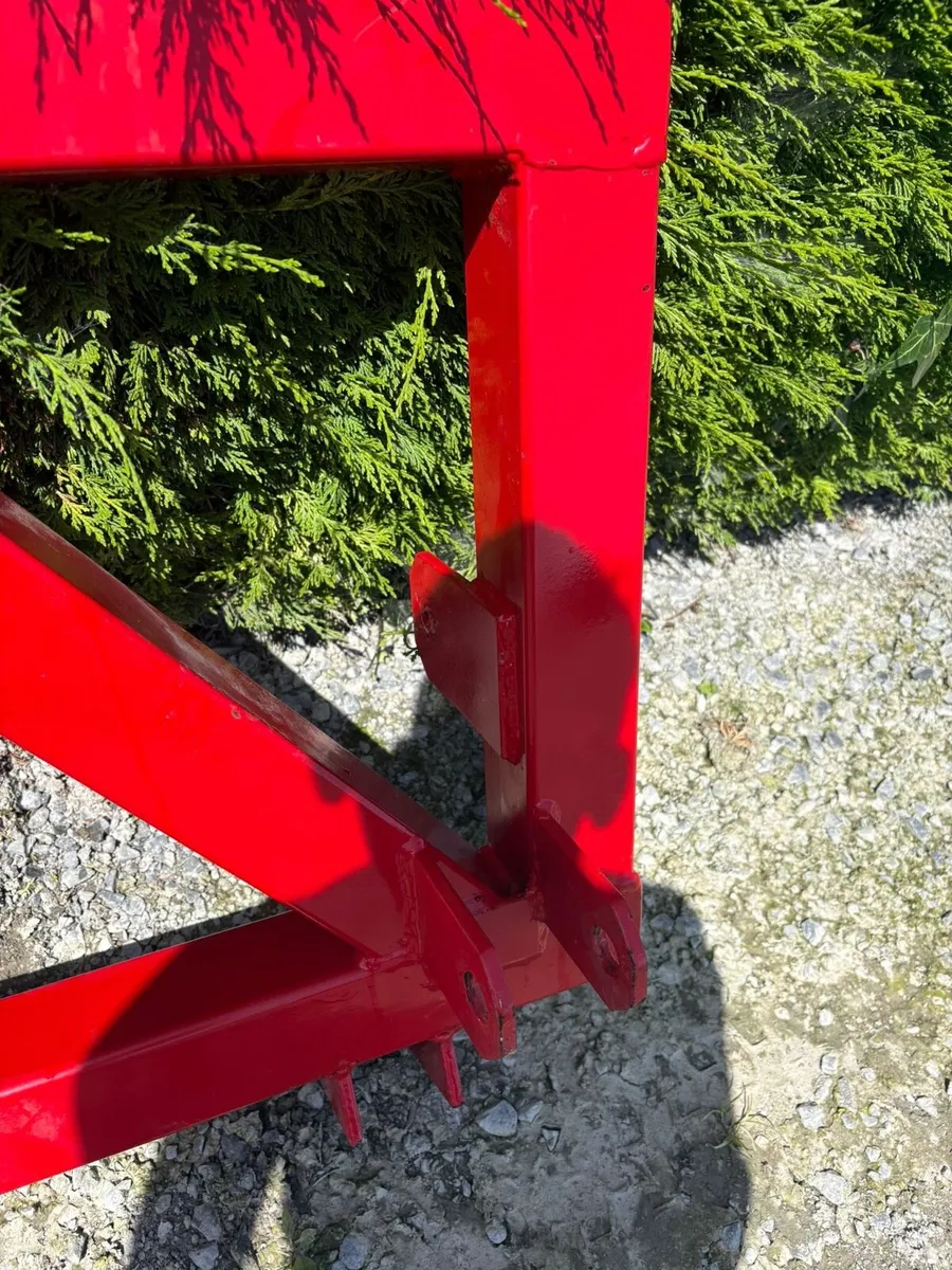 Euro bracket attachment for rear end of tractor - Image 3