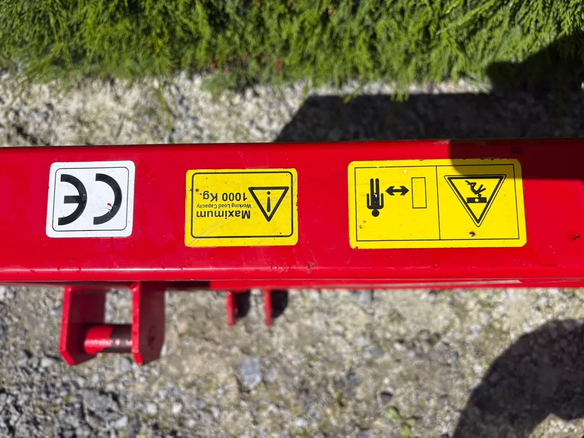 Euro bracket attachment for rear end of tractor - Image 4