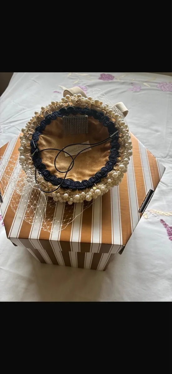 Gold Fascinator - Image 3