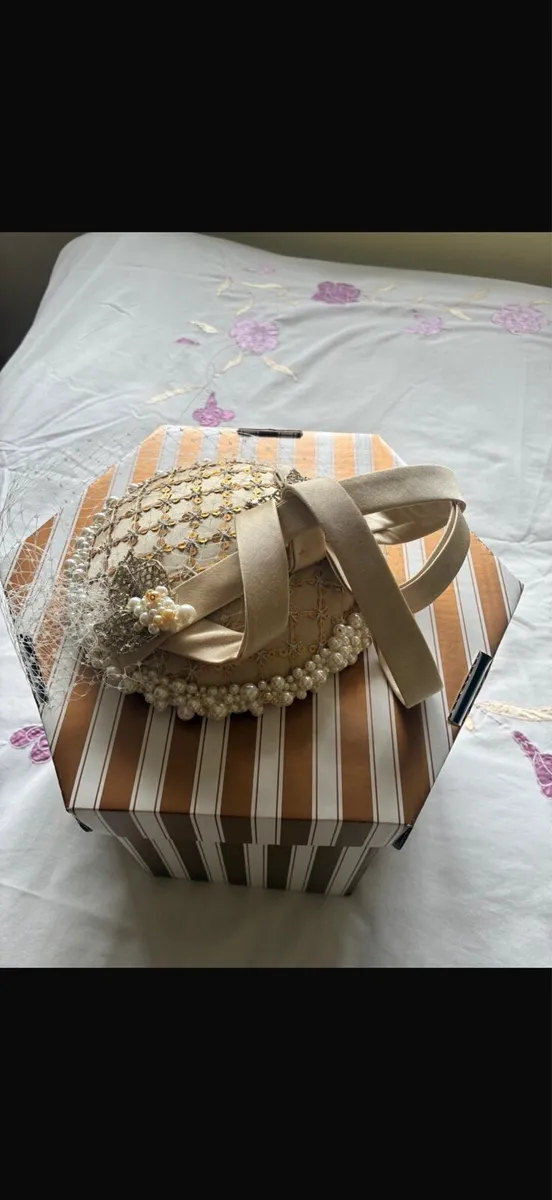 Gold Fascinator - Image 4