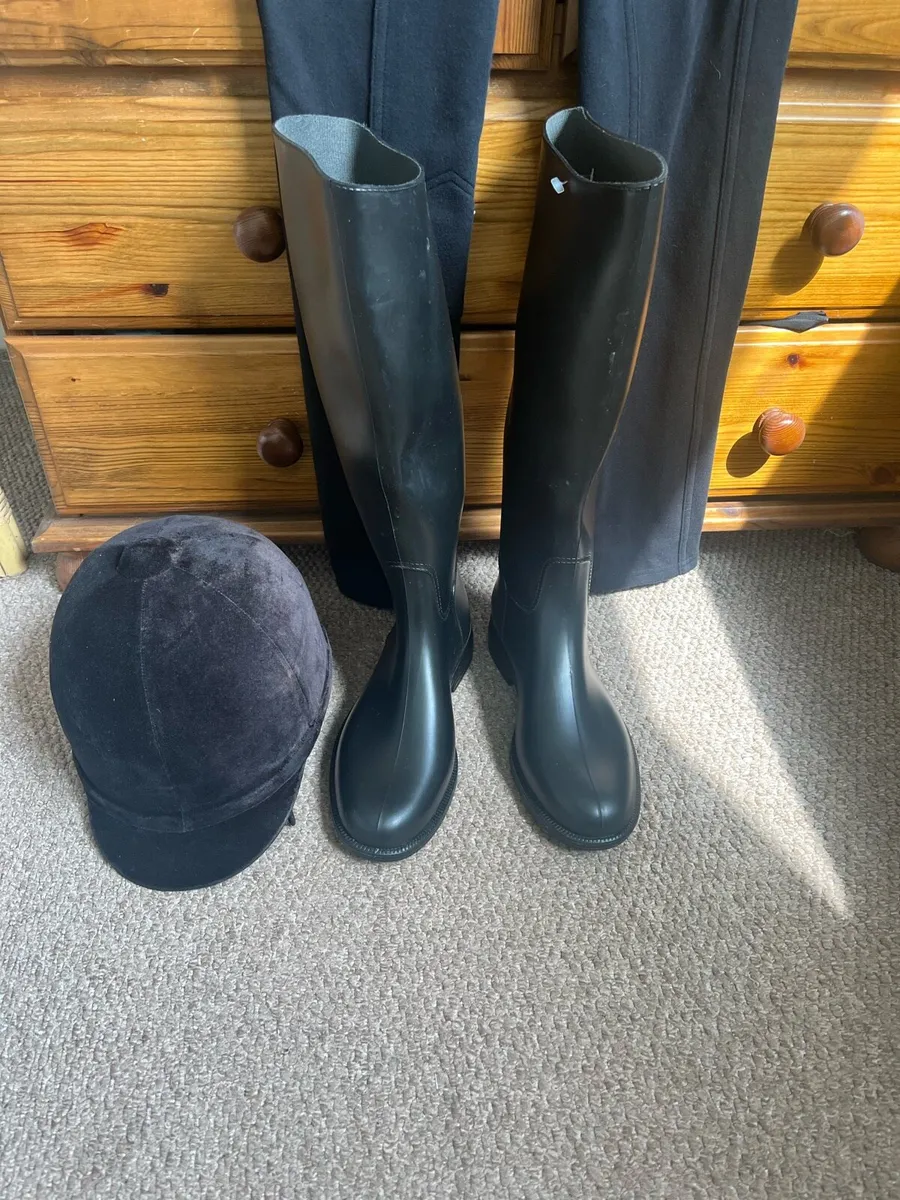Adult  Women's Horse Riding Gear €75 for set. - Image 1