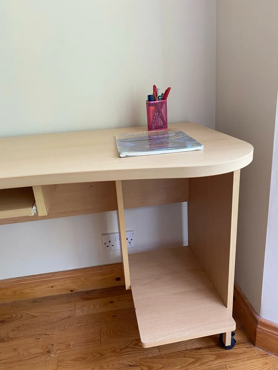 Desk - Image 2