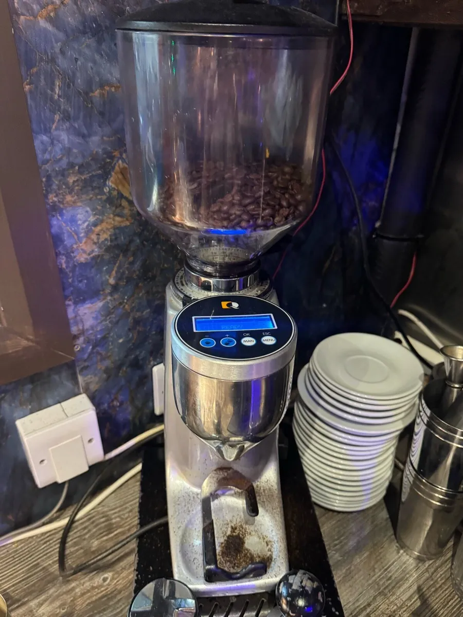 Monroc Coffee Machine & Grinder - Image 4