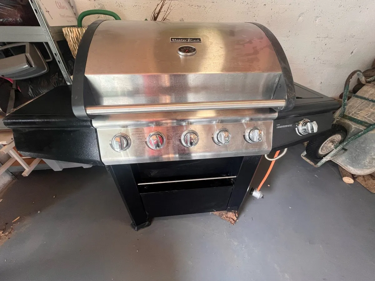 4 Burner BBQ - Image 1