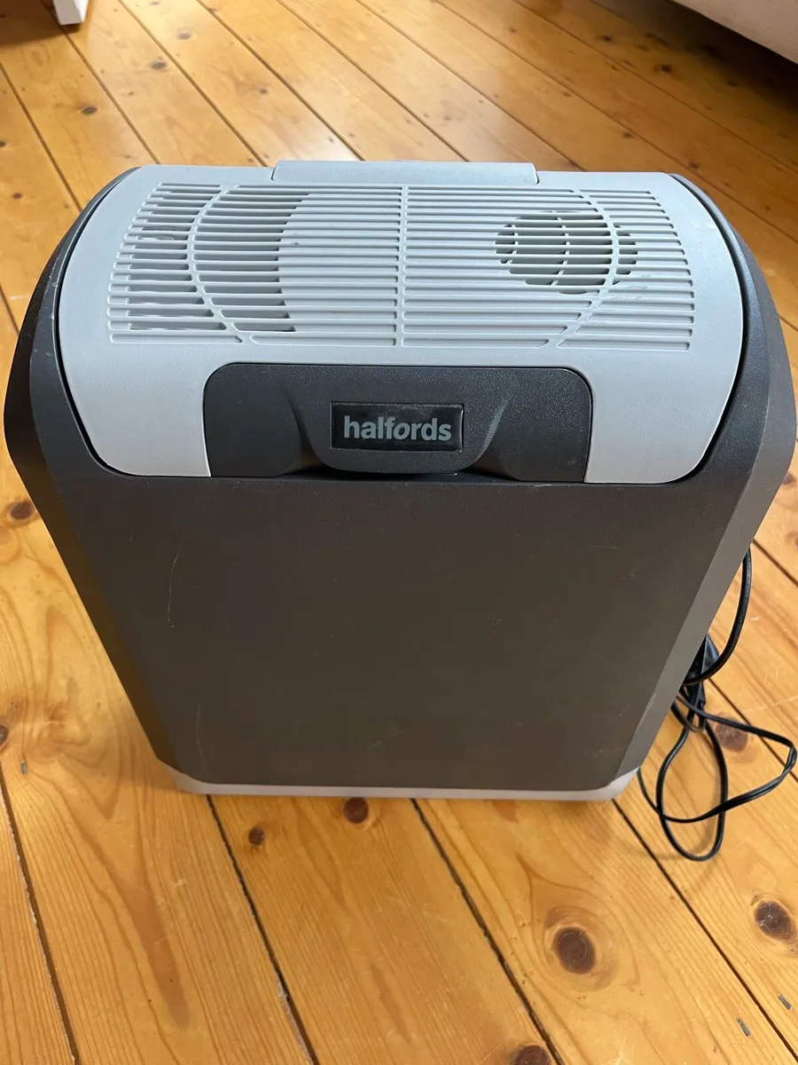 Halfords Electric Coolbox / Portable Fridge - Image 1