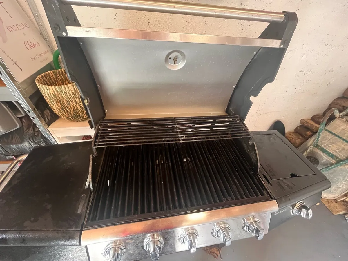 4 Burner BBQ - Image 3